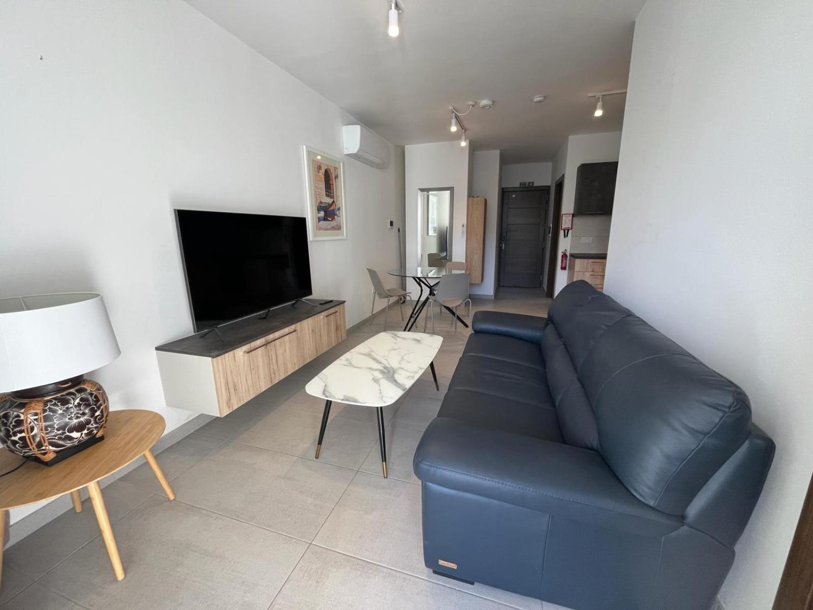 86 Spinola Bay Apartment Saint Julian's Room photo