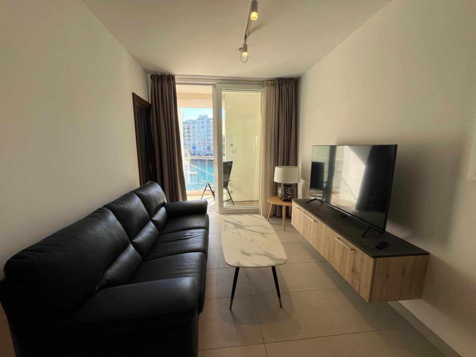 86 Spinola Bay Apartment Saint Julian's Room photo