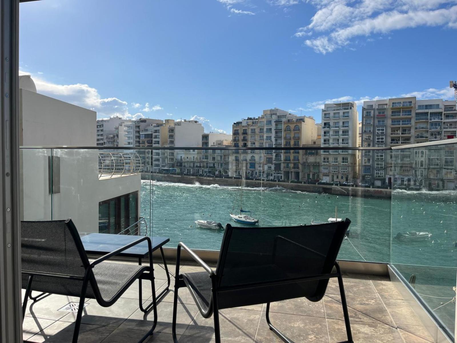86 Spinola Bay Apartment Saint Julian's Room photo