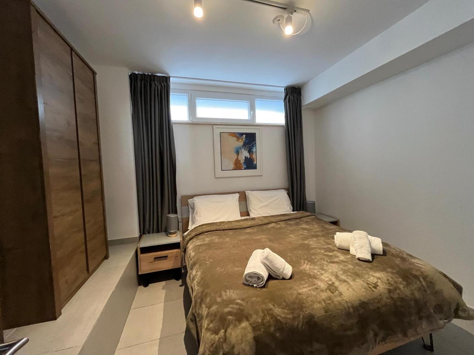 86 Spinola Bay Apartment Saint Julian's Room photo