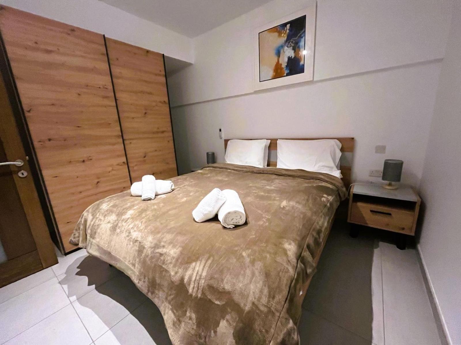 86 Spinola Bay Apartment Saint Julian's Room photo